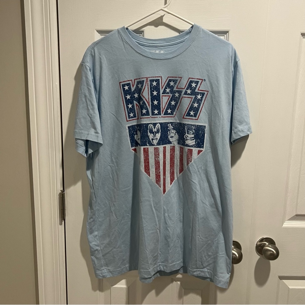 Kiss Logo T-Shirt in Light Blue